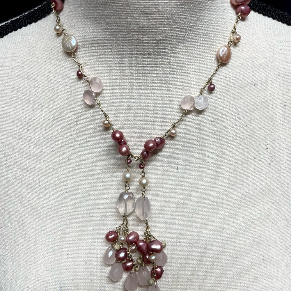 Sophia & Chloé  Rose Quartz Lariet